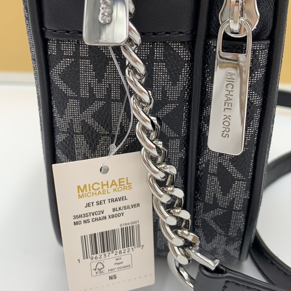MICHAEL KORS
Jet Set Travel Medium Signature Logo Crossbody
COLOR BLACK SILVER - Picture 5 of 16